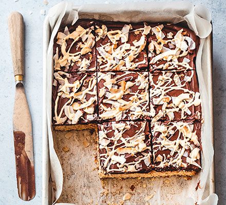 https://www.pontalo.net - Double choc & coconut traybake