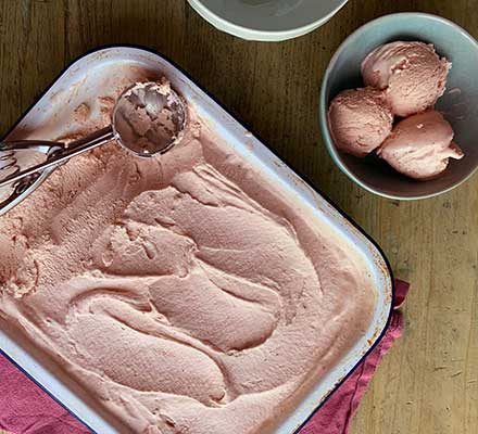 https://www.pontalo.net - Strawberry ice cream