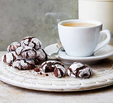 https://www.pontalo.net - Chocolate fudge crinkle biscuits