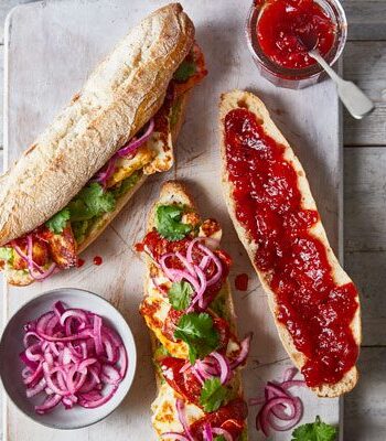 https://www.pontalo.net - Chorizo & halloumi breakfast baguette