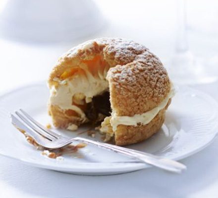 https://www.pontalo.net - Salted caramel & popcorn crumble choux buns