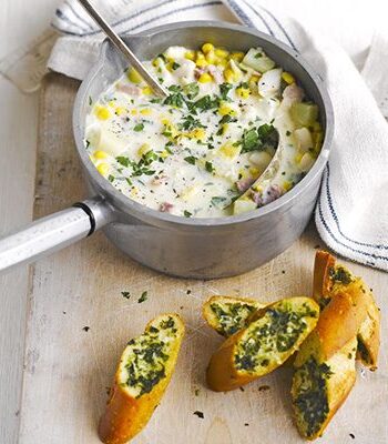 https://www.pontalo.net - Smoked haddock & sweetcorn chowder with herby garlic bread