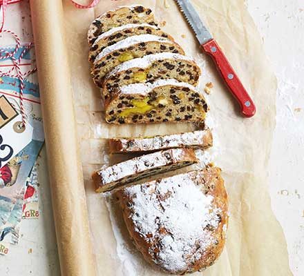 https://www.pontalo.net - Christmas stollen with almonds & marzipan