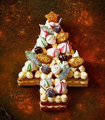 https://www.pontalo.net - White forest Christmas tree traybake