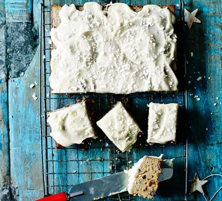 https://www.pontalo.net - Christmas white chocolate traybake