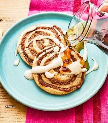 https://www.pontalo.net - Cinnamon roll pancakes