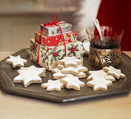 https://www.pontalo.net - Zimtsterne (Cinnamon star cookies)