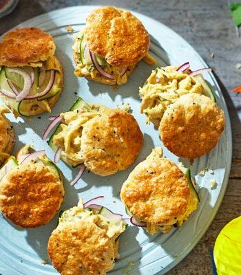 https://www.pontalo.net - Coronation chicken scones