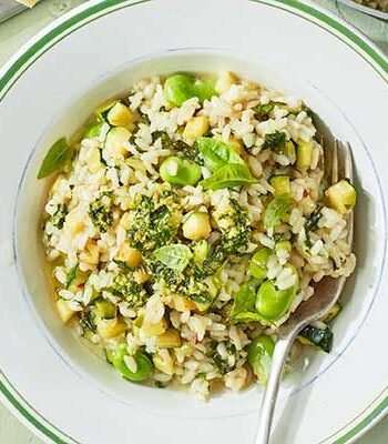 https://www.pontalo.net - Courgette & broad bean risotto with basil pesto