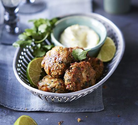 https://www.pontalo.net - Spiced crab cakes with lemon & lime aïoli