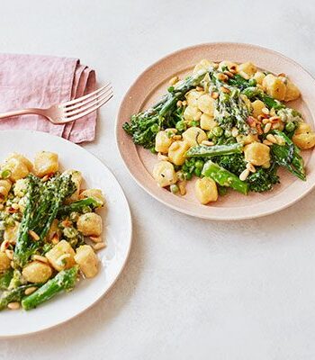 https://www.pontalo.net - Creamy broccoli gnocchi