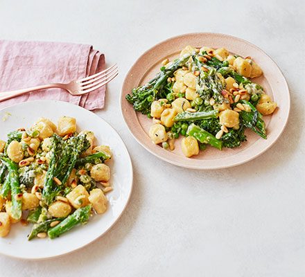 https://www.pontalo.net - Creamy broccoli gnocchi