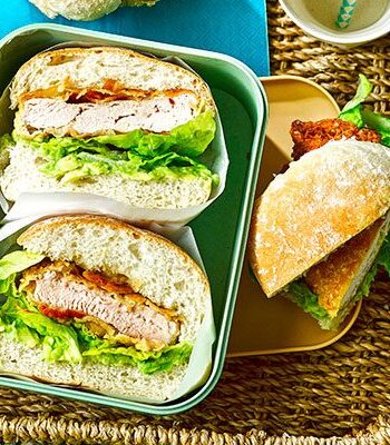 https://www.pontalo.net - Crispy chicken & smashed avocado baps