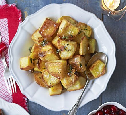 https://www.pontalo.net - Crispy cubed roasties with garlic & thyme