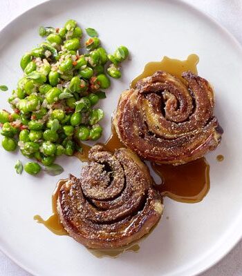 https://www.pontalo.net - Crispy lamb breast with broad beans