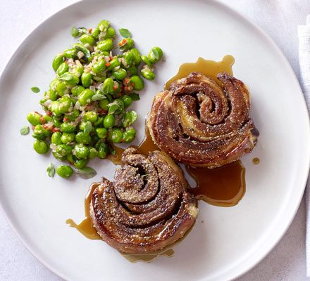 https://www.pontalo.net - Crispy lamb breast with broad beans