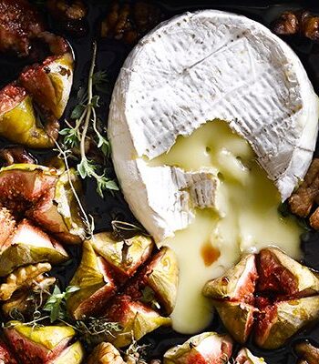 https://www.pontalo.net - Baked blue cheese with figs & walnuts