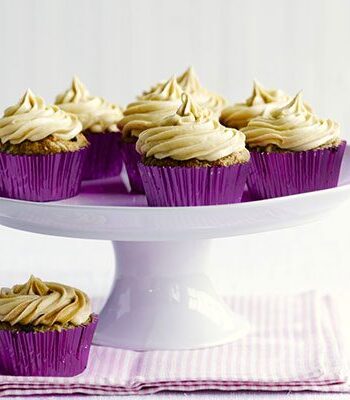 https://www.pontalo.net - Vegan cupcakes with banana & peanut butter