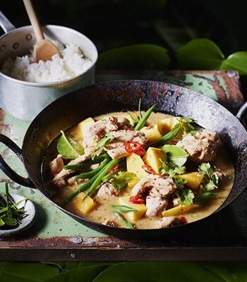 https://www.pontalo.net - Chicken curry with lime leaf