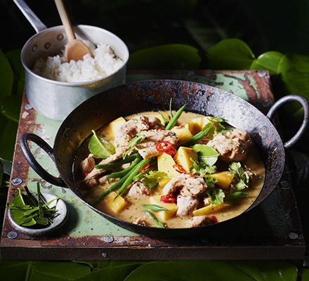 https://www.pontalo.net - Chicken curry with lime leaf