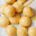 https://www.pontalo.net - Dough balls with garlic butter