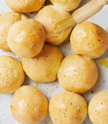 https://www.pontalo.net - Dough balls with garlic butter