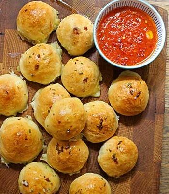 https://www.pontalo.net - Cheese-stuffed garlic dough balls with a tomato sauce dip