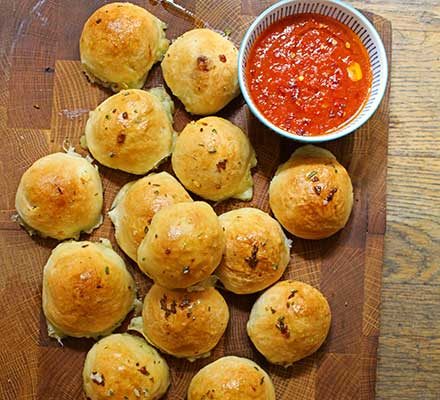 https://www.pontalo.net - Cheese-stuffed garlic dough balls with a tomato sauce dip