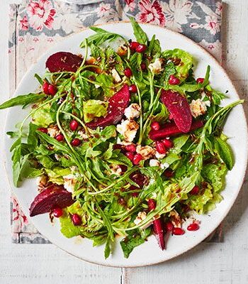 https://www.pontalo.net - Pomegranate salad with feta and beetroot