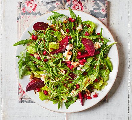 https://www.pontalo.net - Pomegranate salad with feta and beetroot