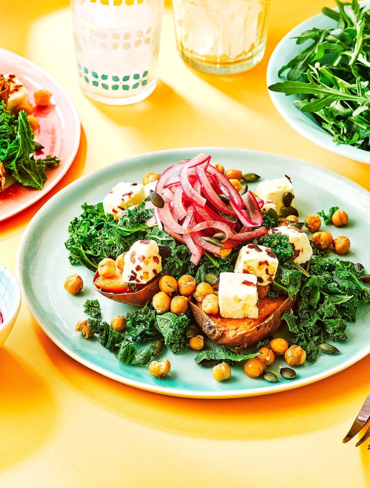 https://www.pontalo.net - Feta & kale loaded sweet potato