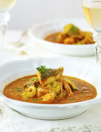 https://www.pontalo.net - Fish stew with roast garlic & saffron