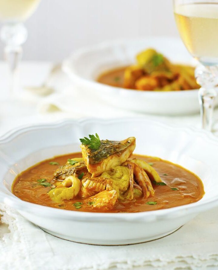 https://www.pontalo.net - Fish stew with roast garlic & saffron