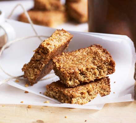 https://www.pontalo.net - Yummy golden syrup flapjacks