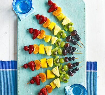 https://www.pontalo.net - Rainbow fruit skewers