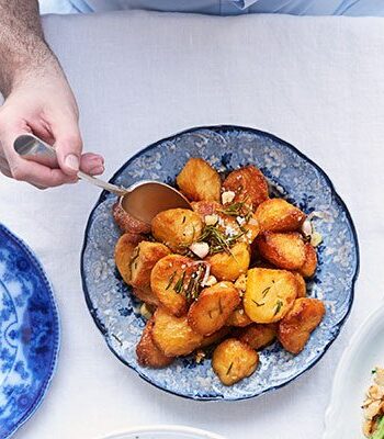 https://www.pontalo.net - Garlic roast potatoes