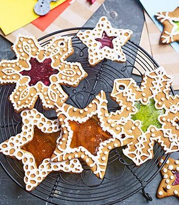 https://www.pontalo.net - Gingerbread stained glass biscuits