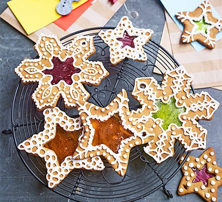 https://www.pontalo.net - Gingerbread stained glass biscuits