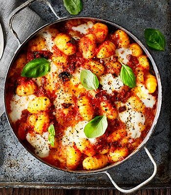 https://www.pontalo.net - Chorizo & mozzarella gnocchi bake