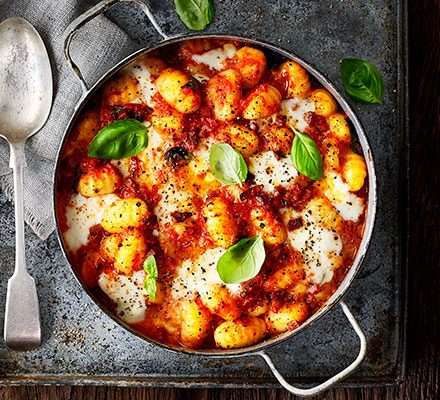 https://www.pontalo.net - Chorizo & mozzarella gnocchi bake