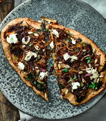 https://www.pontalo.net - Caramelised onion & goat's cheese pizza