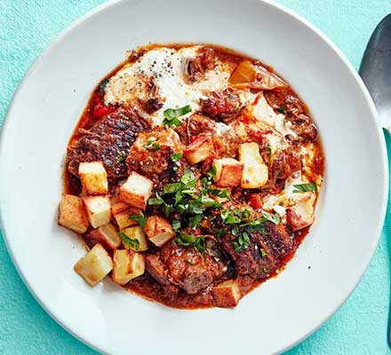 https://www.pontalo.net - Slow-cooker beef goulash