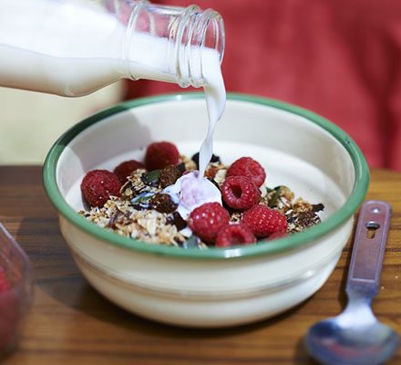 https://www.pontalo.net - Choc chunk & high-fruit granola