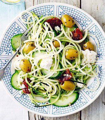 https://www.pontalo.net - Greek courgetti salad