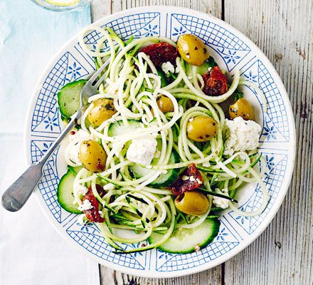 https://www.pontalo.net - Greek courgetti salad