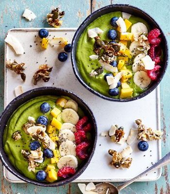 https://www.pontalo.net - Green goddess smoothie bowl