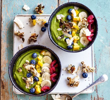 https://www.pontalo.net - Green goddess smoothie bowl