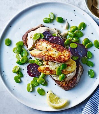 https://www.pontalo.net - Halloumi & beetroot open sandwich