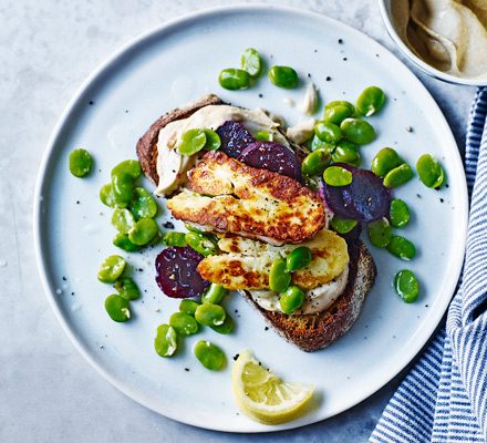 https://www.pontalo.net - Halloumi & beetroot open sandwich