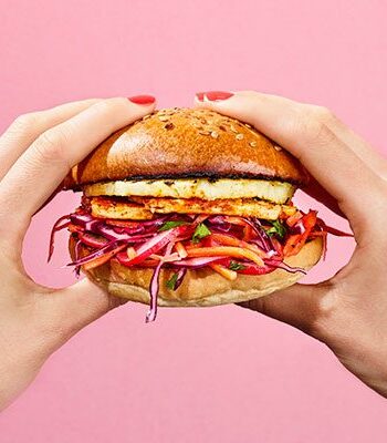 https://www.pontalo.net - Spiced halloumi & pineapple burger with zingy slaw